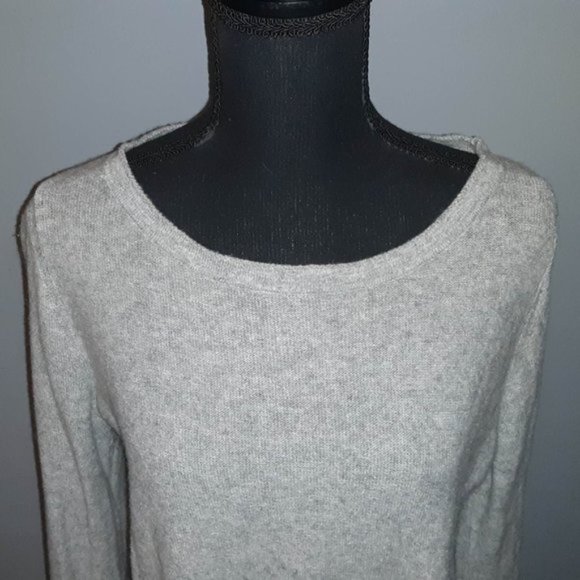 Angel of the North Light Weight Sweater Grey w/ Lace Accents Size Large - Picture 2 of 14